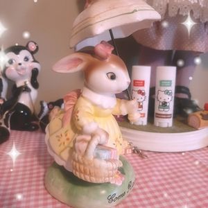 💗Avon bunny figurine💗